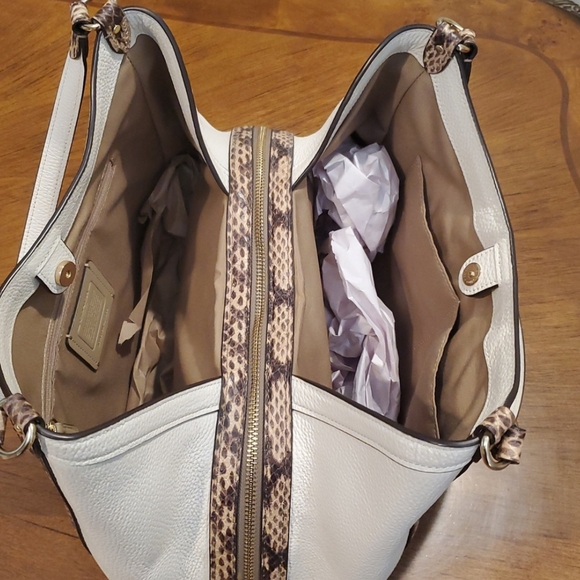 Coach Signature Beige and White Shoulder Bag - Picture 8 of 12